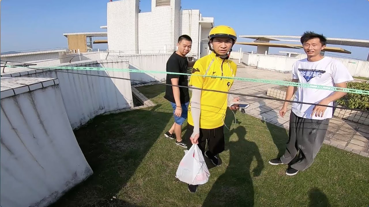 Only in China... 🇨🇳