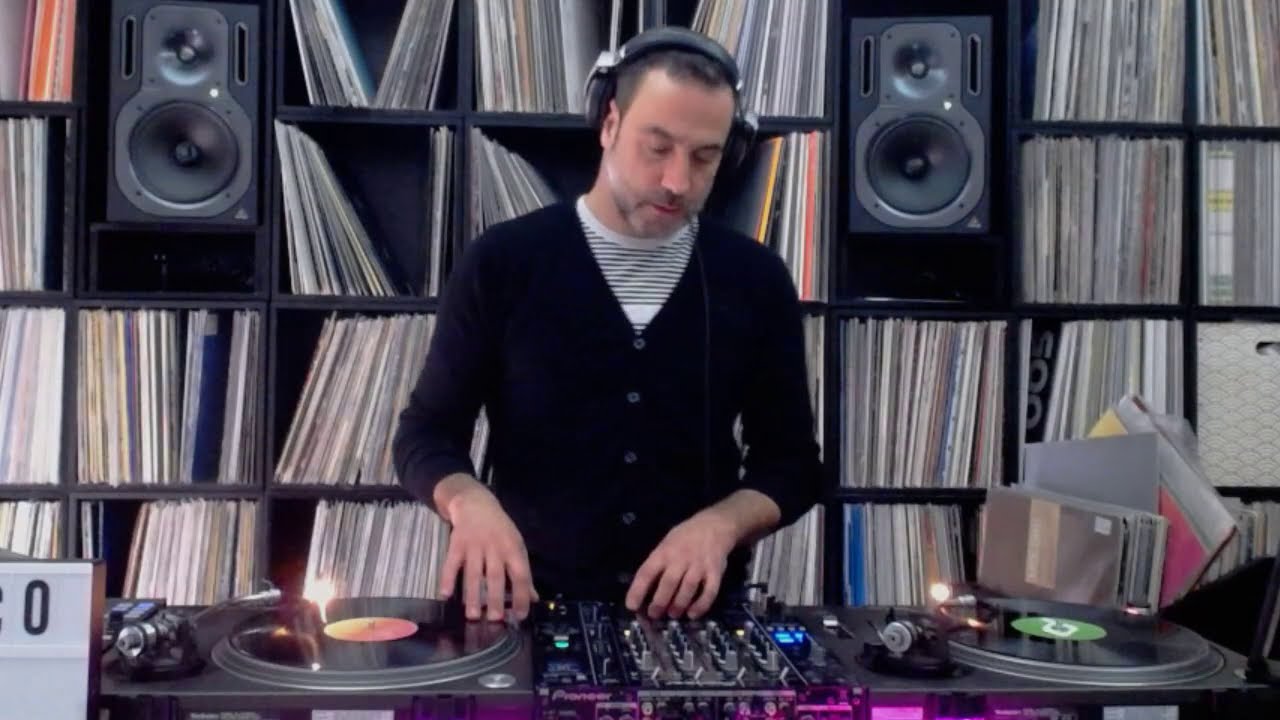 Studio time with some house classics , enjoy #classichouse #housemusic #vinil #dj #music #studio