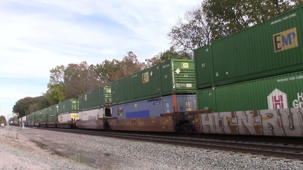 NORFOLK SOUTHERN GE D9-44CW Southbound Intermodal Container Train