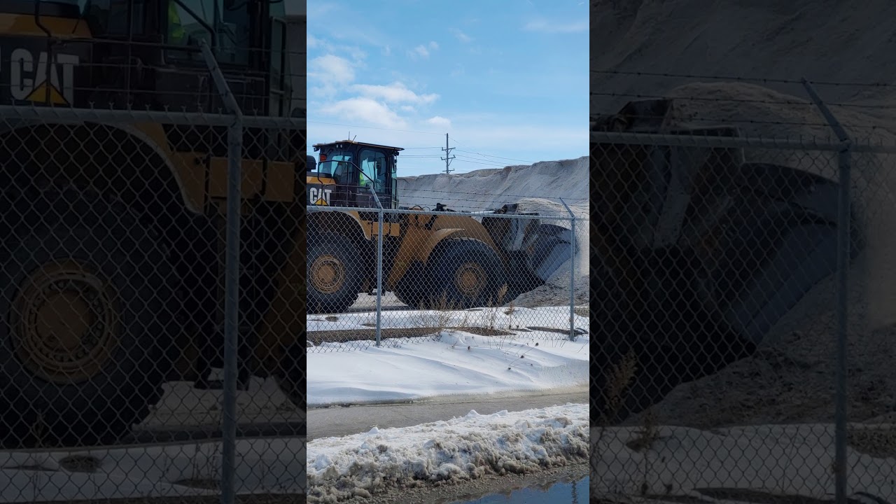 CATERPILLAR wheel loader 980M weighing in at 66,337 lbs. loading salt #shorts