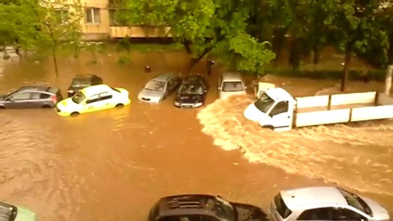Crashing Cars in flooded street