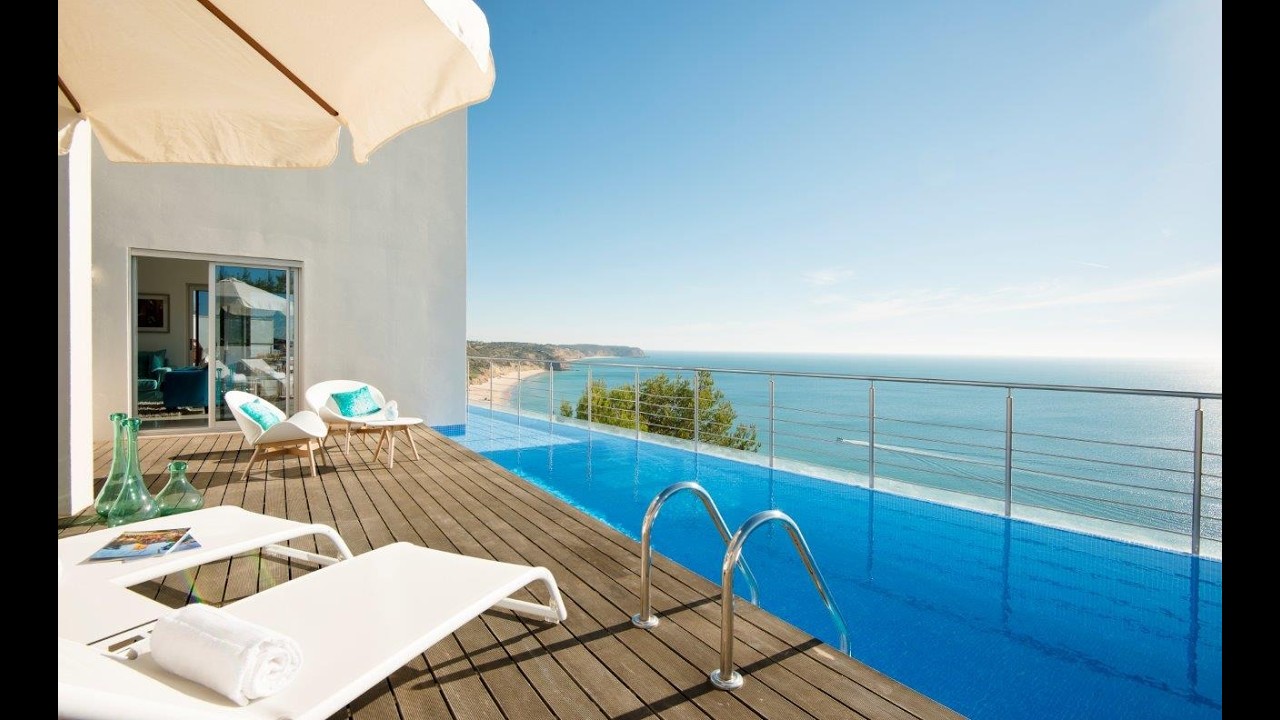 Villa Mar Azul 6 bedrooms holiday rental , located on the cliff tops of Salema in the Algarve.
