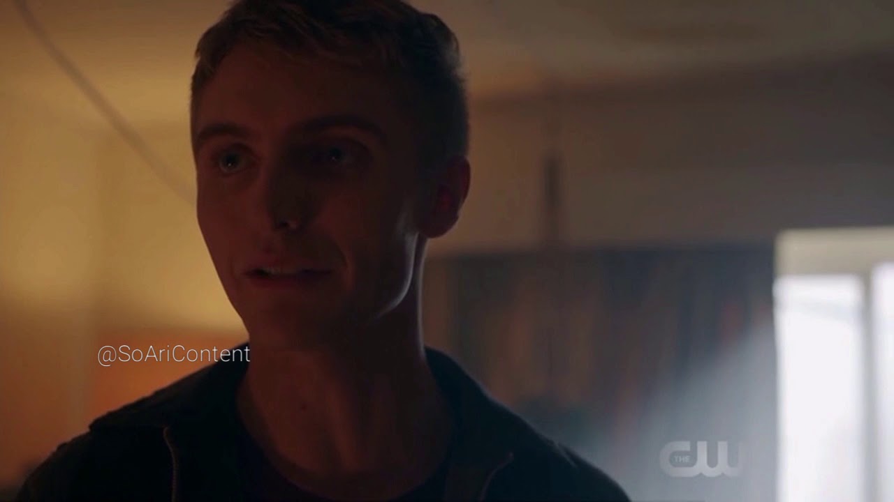Riverdale 2&times;10 Alice sees her son| Betty meets Chic Cooper