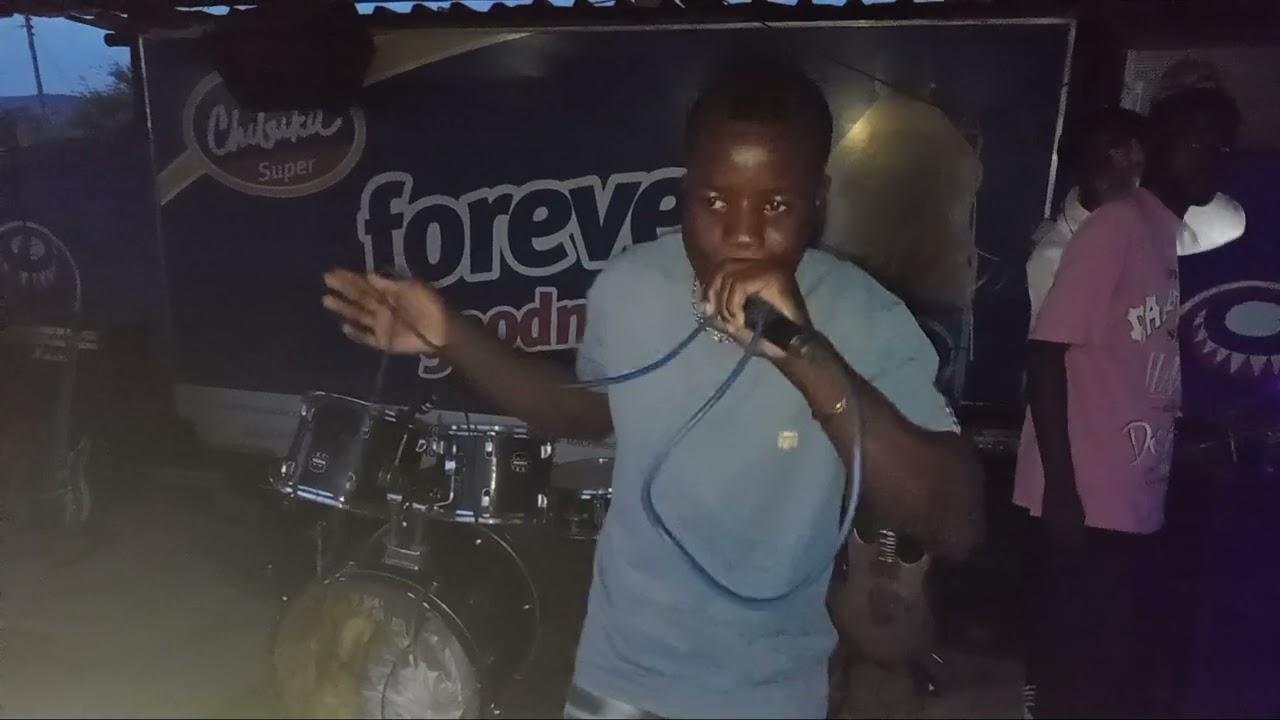 Bee Vibes live stage at Chinhoyi paMatura pa yollar bar yesterday aive ma1