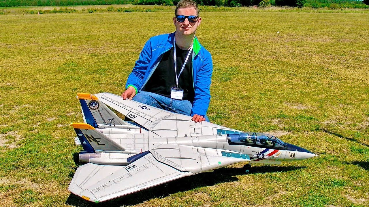 AMAZING RC F-14 TOMCAT SCALE MODEL EDF ELECTRIC MODEL JET FLIGHT DEMONSTRATION