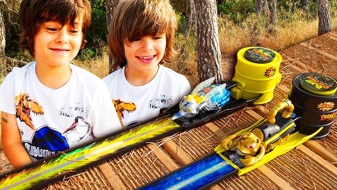DANI y EVAN hacen CARRERAS de BICHOS  🐛🐛con BUGS RACING!!