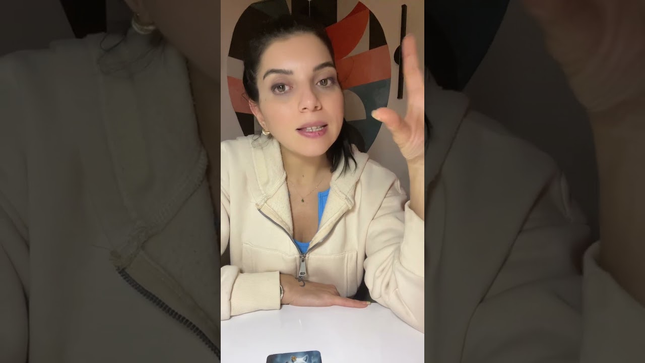 Yukarı çıkmak için debelensede çamura batan aklındaki kişi , artık bu çaresizlik bitsin istiyor💔💫 