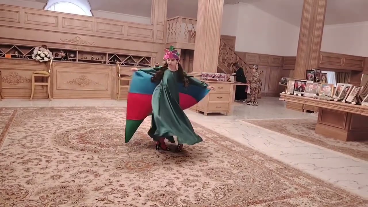 Kamilə Ağasıyeva şairə Esmira Günəşin tədbirində 