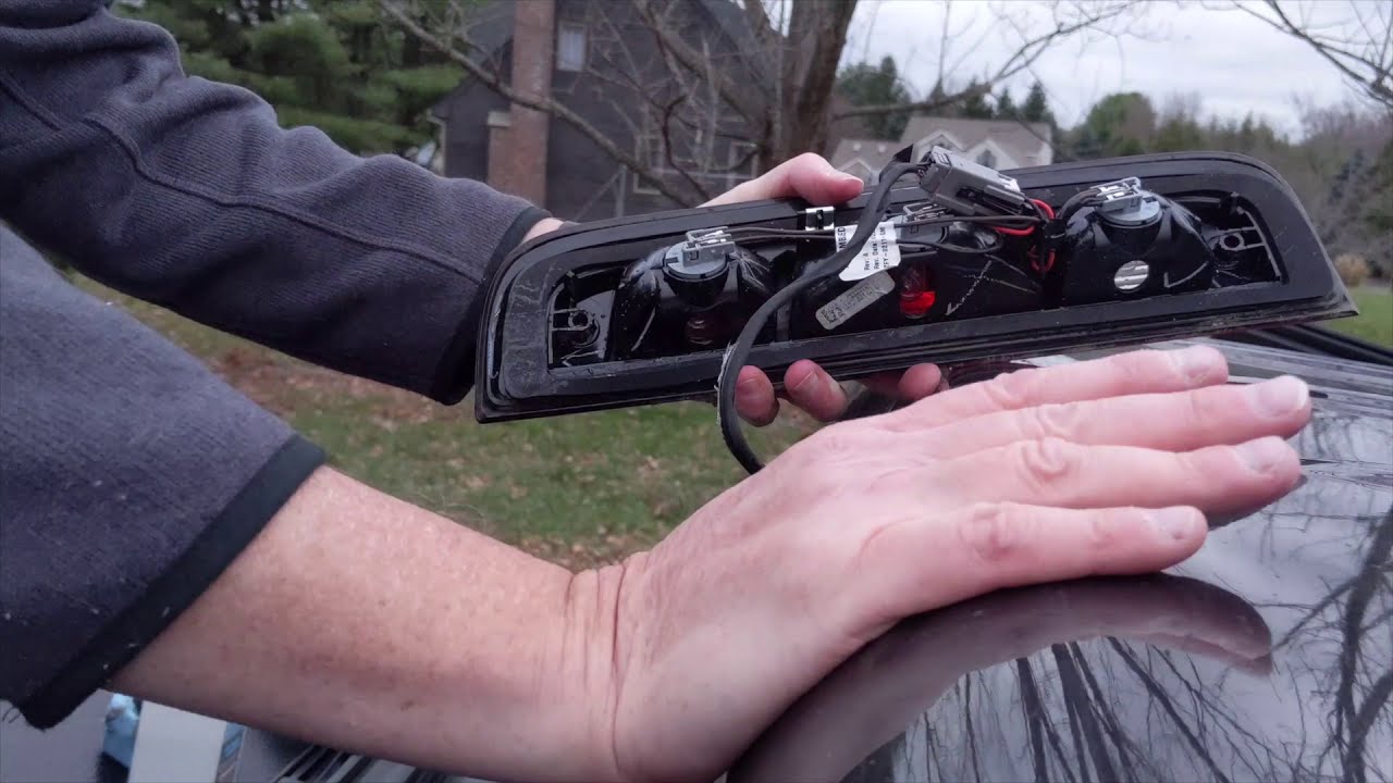 GM Pickup Third Brakelight Gasket Replacement