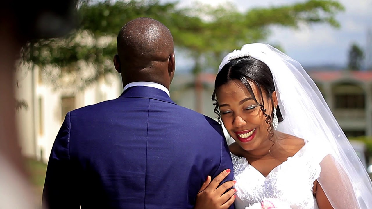 uko double Jay yatanze mushikiwe Olga collombe