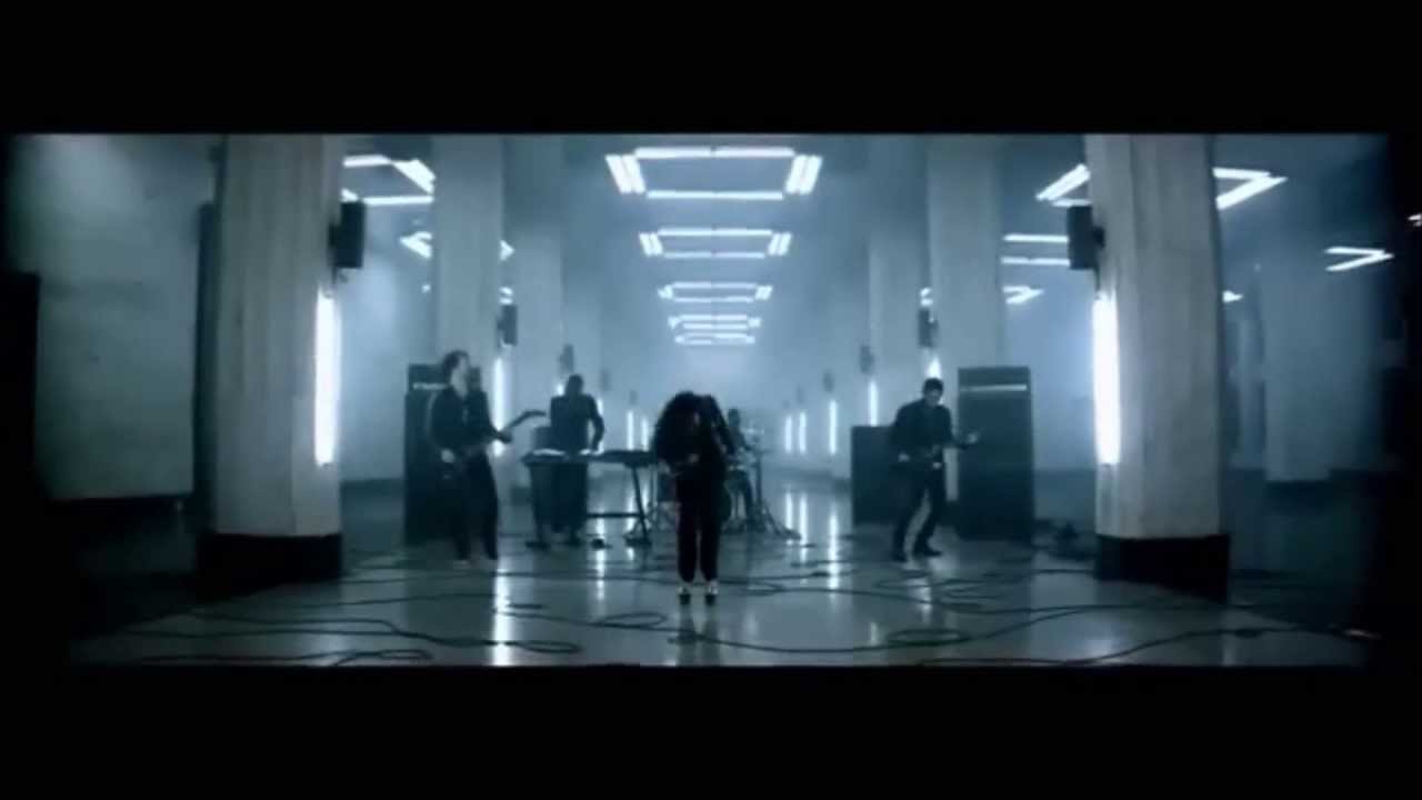 Demi Lovato - Shouldn't Come Back (Music Video)