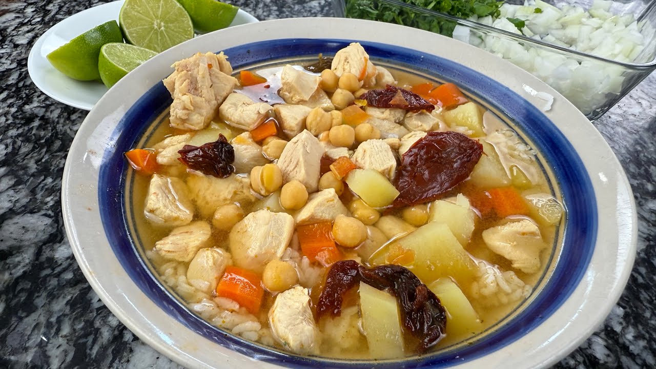 Delicioso consomé de pollo a mi estilo