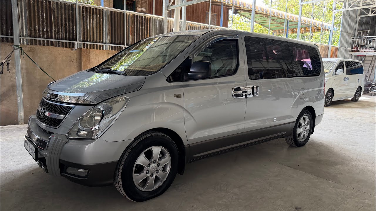 Starex 010 HVXក្នុងលឿងដំបូលបេីកហ្វូលអប់សិនម្ចាស់ទី1គត់/13,xxx/te070969098/095944436/0972822001