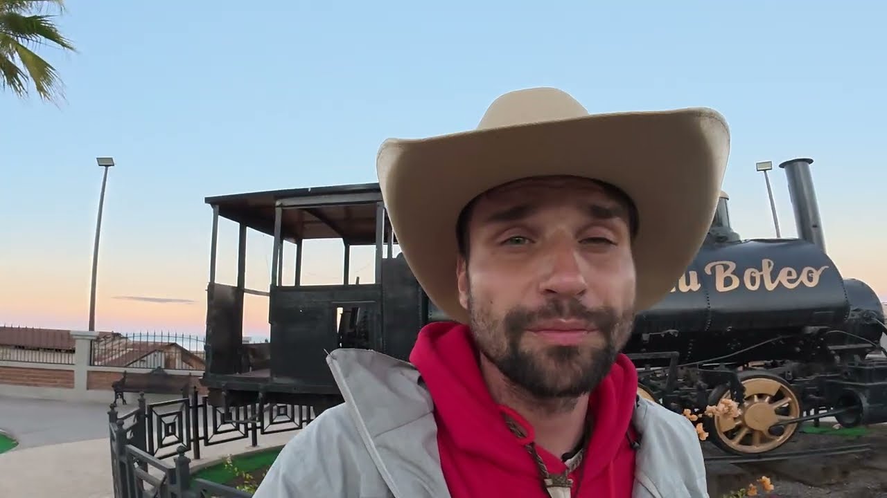 Mexick&yacute; Urbex v Santa Rosal&iacute;a 🇲🇽 | Opu&scaron;těn&aacute; m&iacute;sta, kam nikdo nechod&iacute; (pokud nepotřebuje sr&aacute;t)