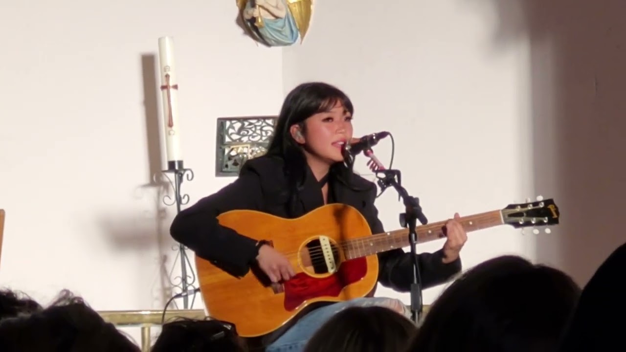 Beabadoobee - 1999 acoustic 14/07/22 St. John's Church, Kingston live 2022