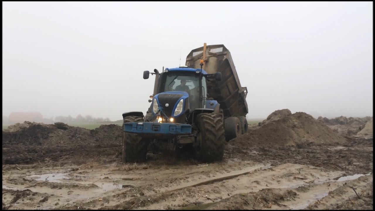Grond rijden met New Holland trekkers en dumpers
