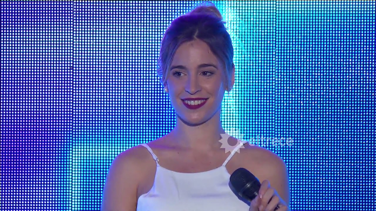 Eva Bargiela le cambi&oacute; el vestido a la modelo para lucirlo mejor y con m&aacute;s actitud