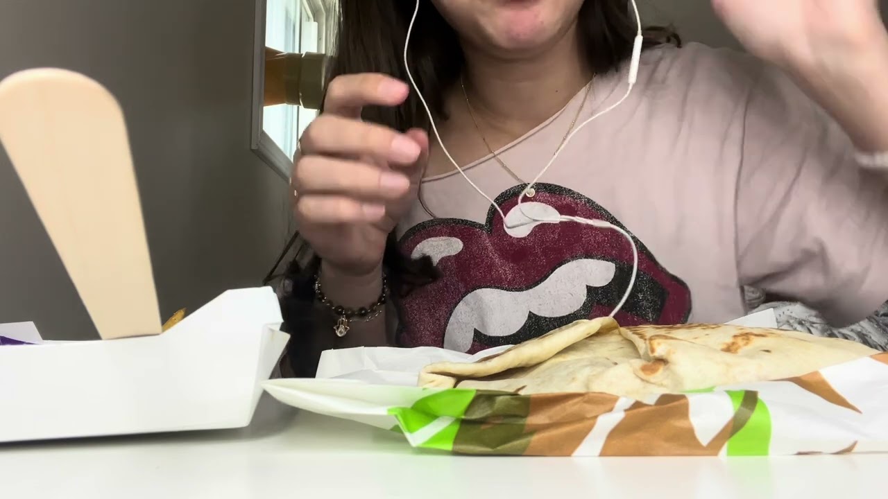 ASMR Eat With Me LOFI (Taco Bell)