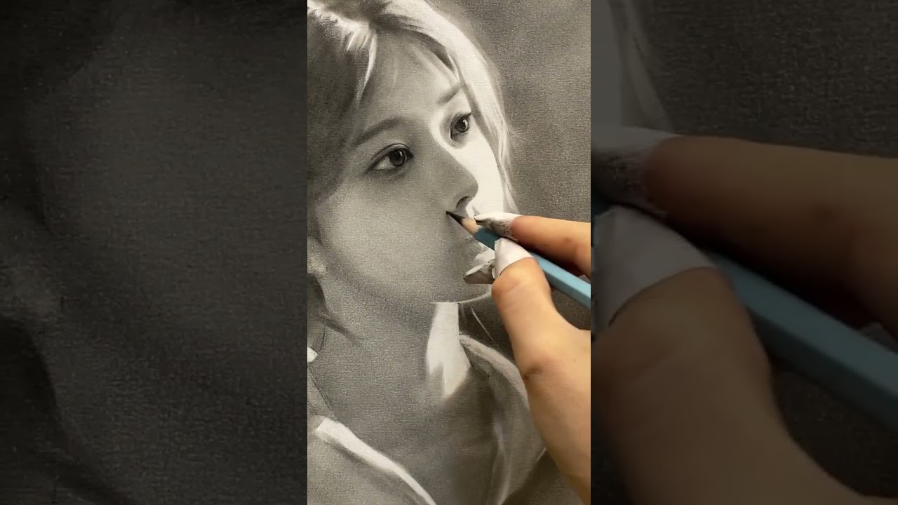 Perfect drawing cannot be without light! #drawing #charcoaldrawing #portraitdrawing #charcoalshading