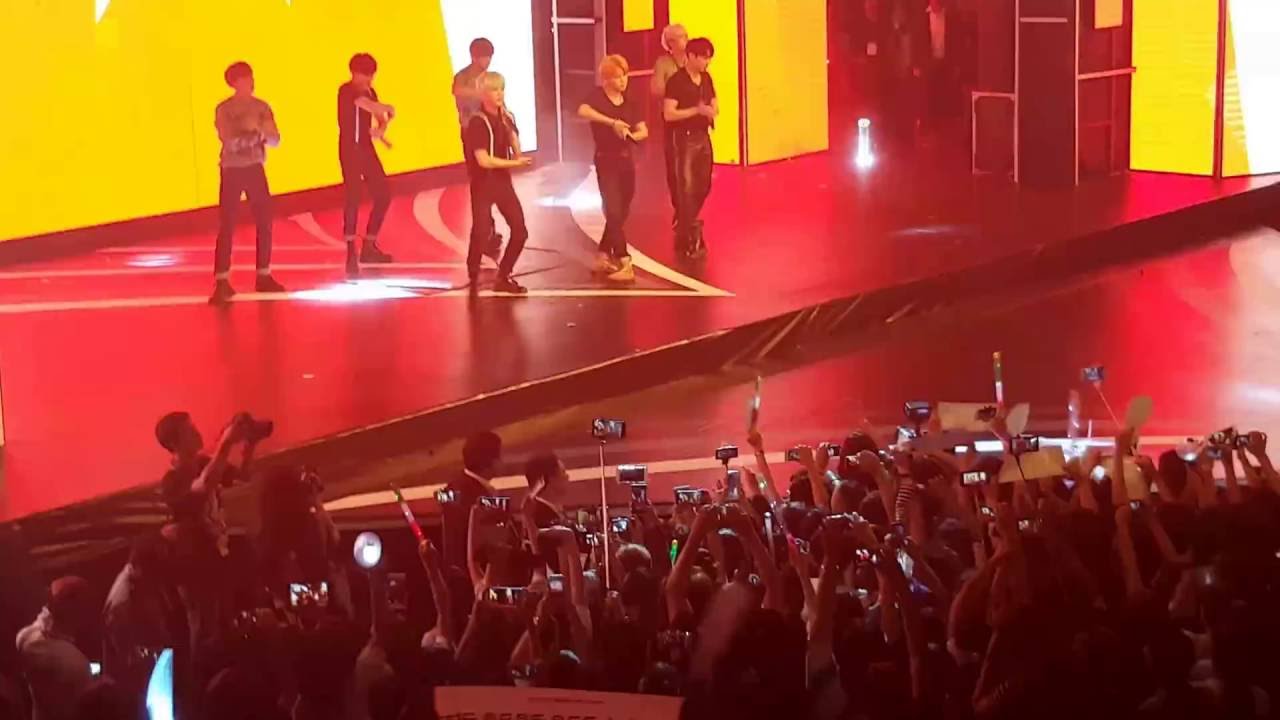 160119 BTS INTRO + DOPE Gala Vietnam Top Hits