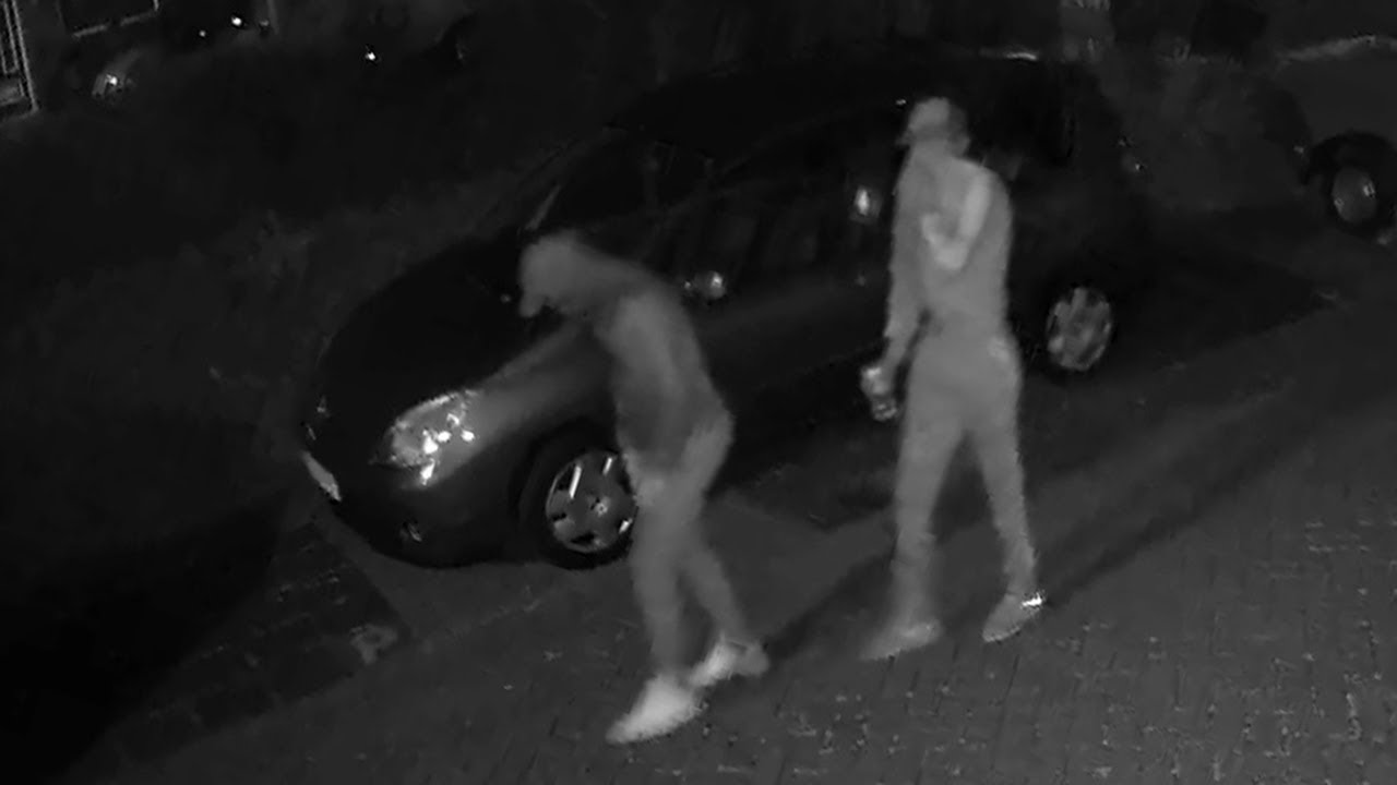 Purmerend: Daders gezocht van brandstichting bij slapend gezin