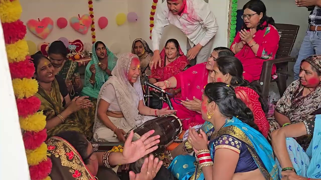 हमारी अम्मा जी का एनर्जी भरा भजन😁नख पे गिरिवर लियो उठाय कन्हैया मेरो बारो