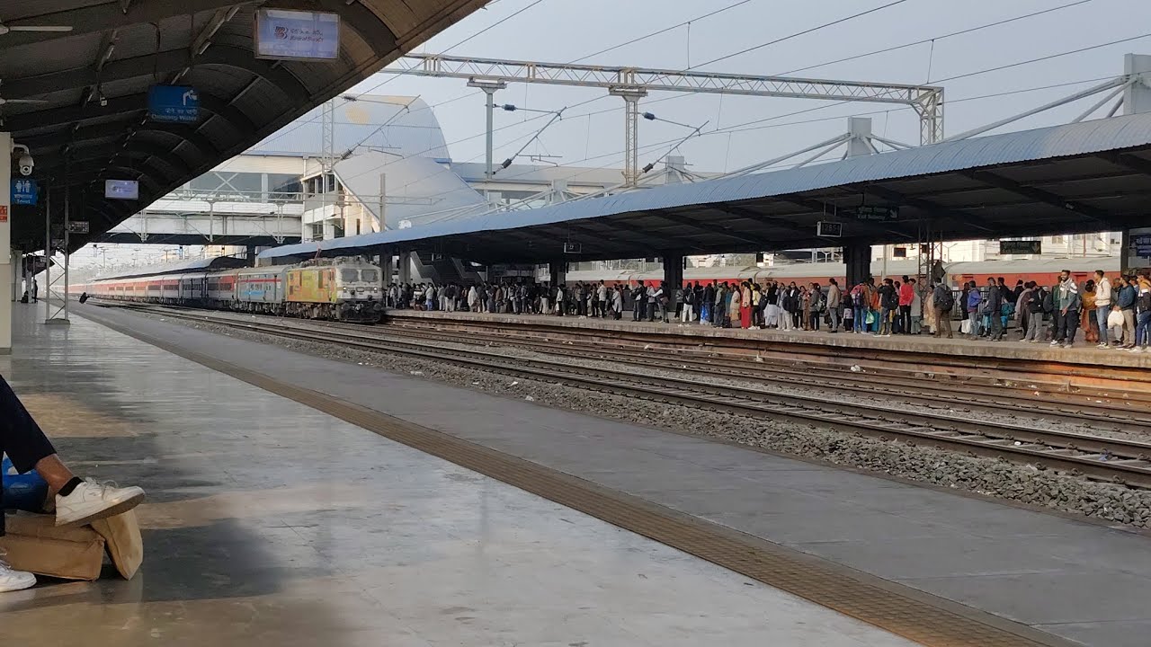 Amarkantak Express 12854 Express | Bhopal to Durg Express Train Arrives and Departure Video