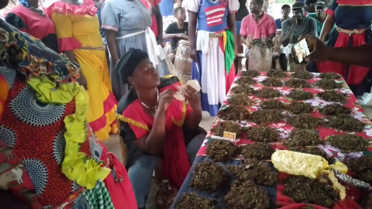 Nan lakou  granmoun ti moun pa jwe bèl vodou la Kay mando francia