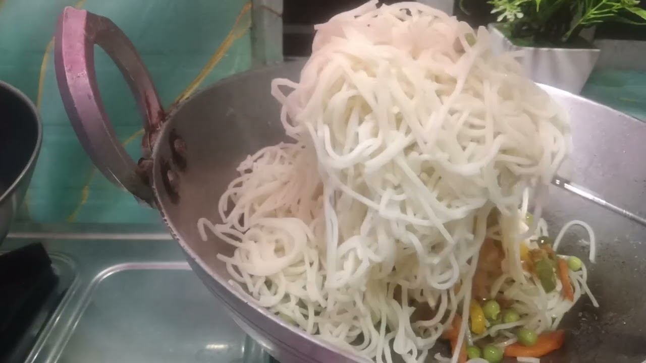 Special egg matar chowmin 