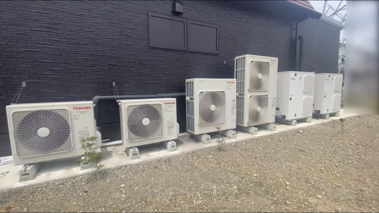 東芝とパナソニックの室外機 TOSHIBA and Panasonic outdoor unit
