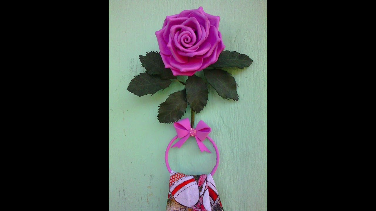 UMA OPÇÃO PARA  DIA DAS  MÃES LINDO PORTA PANO DE COPA DIFERENTE. COM ROSA DE E.V.A SEM FRISADOR