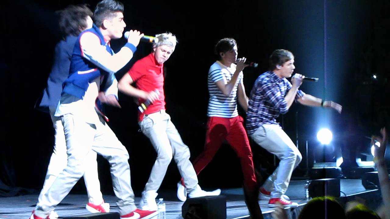 ONE DIRECTION PERFORM 