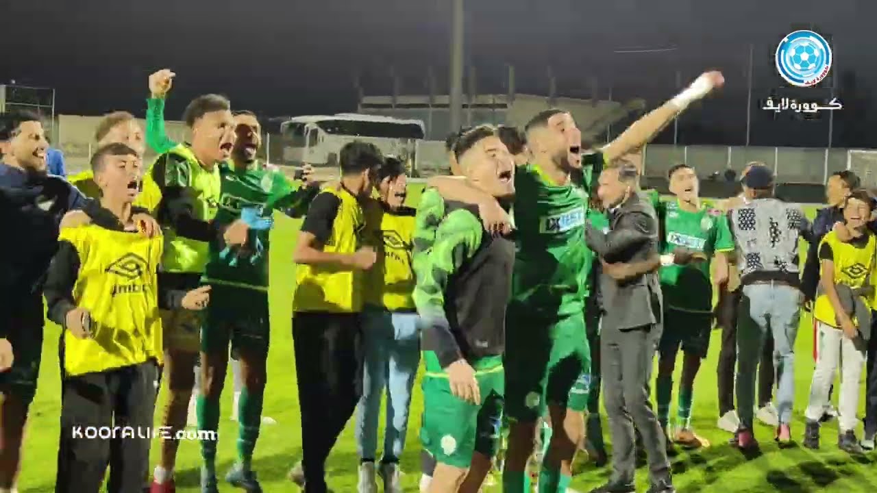 زريدة يصبح كابو جماهير الكورفا سود و يتغنى بأهازيج الجمهور الرجاوي و تفاعل رهيب للجماهير 🥳🥳