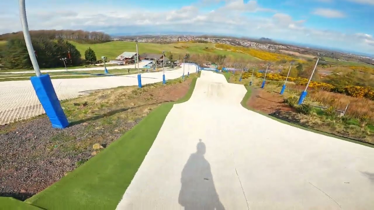 skiing on a giant toothbrush at Hillend 4K