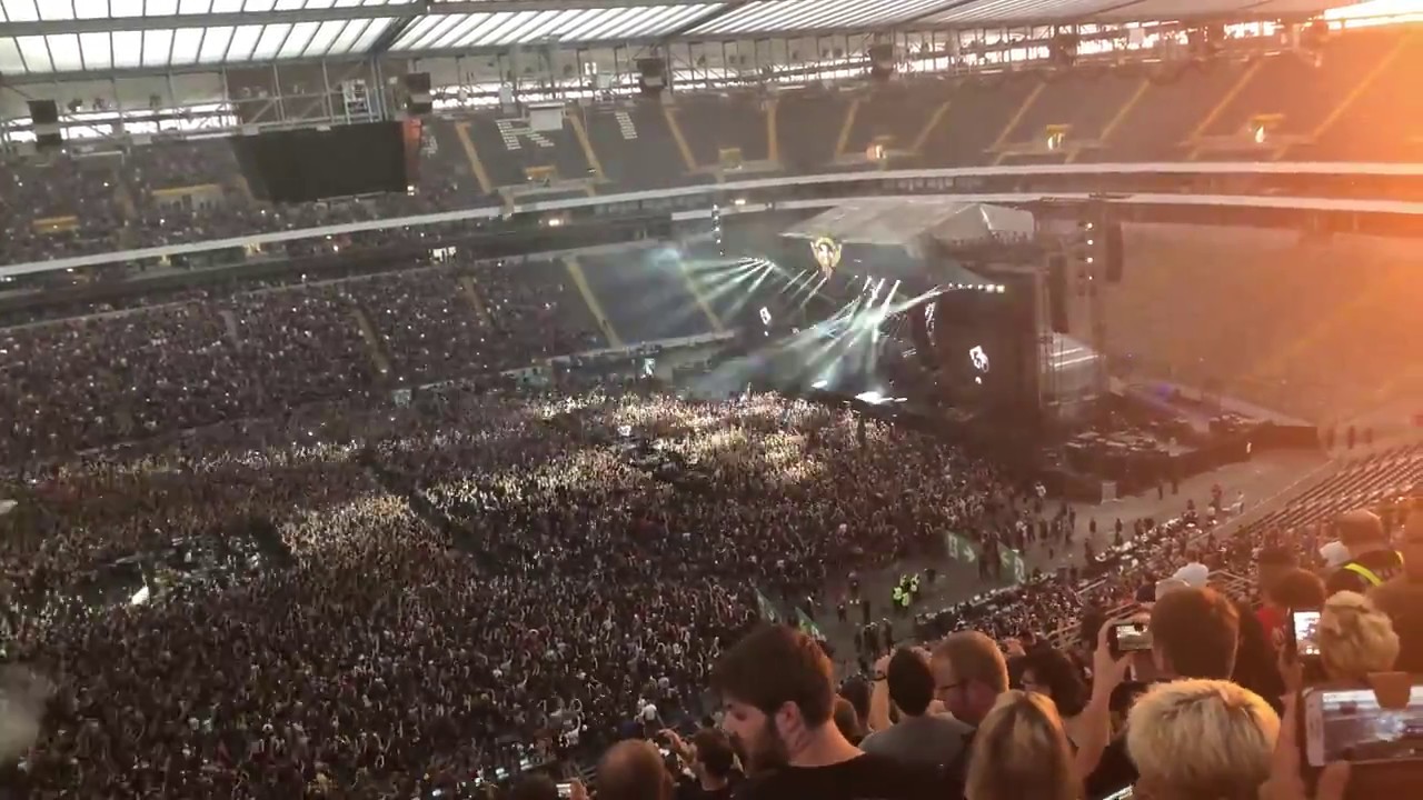 Böhse Onkelz - Live im Stadion - Intro; Hier sind die Onkelz & 10 Jahre
