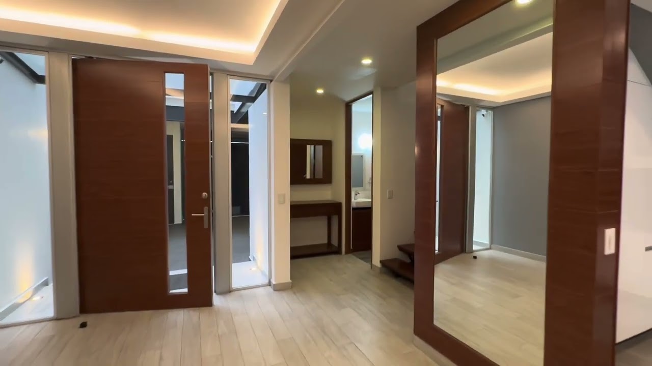 ¡LUJOSA CASA INDEPENDIENTE CON TERRAZA, PATIO Y GARAGE! EN CONDESA, CDMX!!!