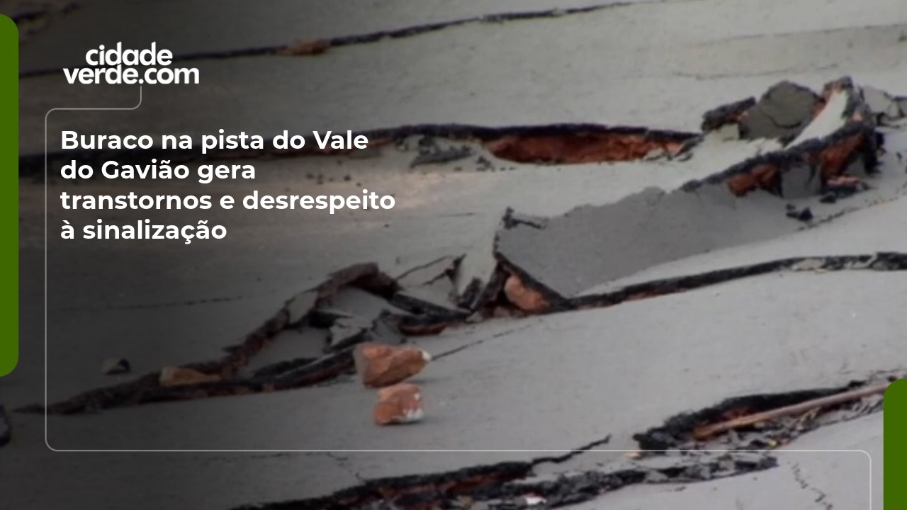 Buraco na pista do Vale do Gavião gera transtornos e desrespeito à sinalização