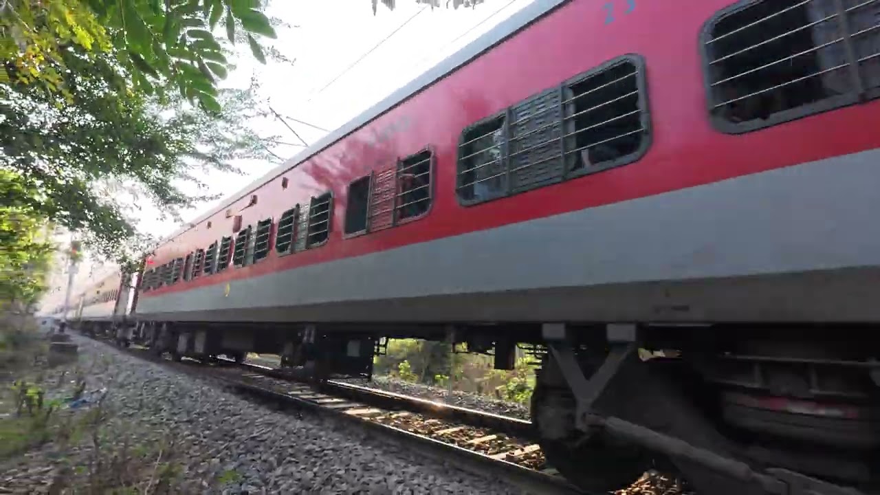 Islampur patna New Delhi magadh express with lhb racks pull Wag 7