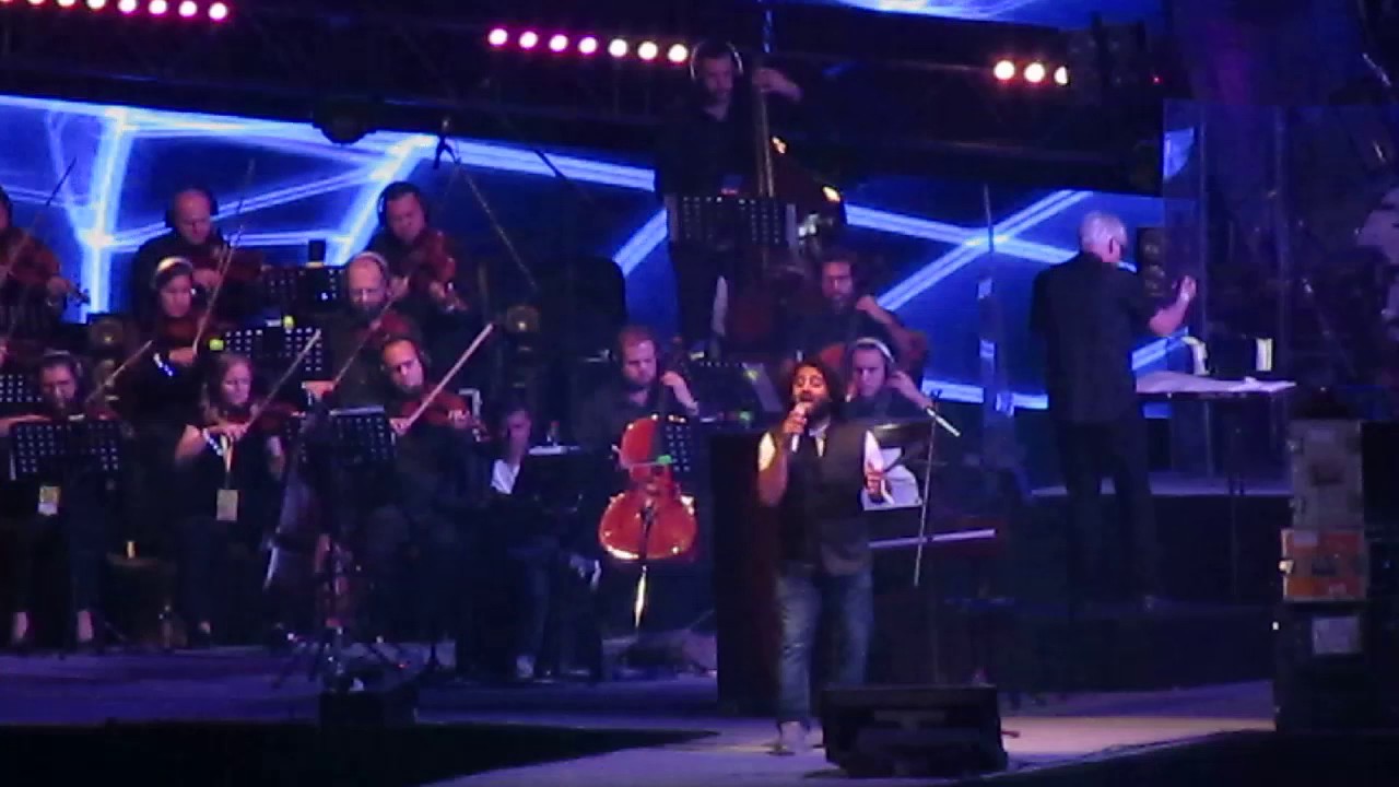 Arijit Singh AS NEVER BEFORE Live at Sardar Patel Stadium Ahmedabad - 24th dec Part - 1