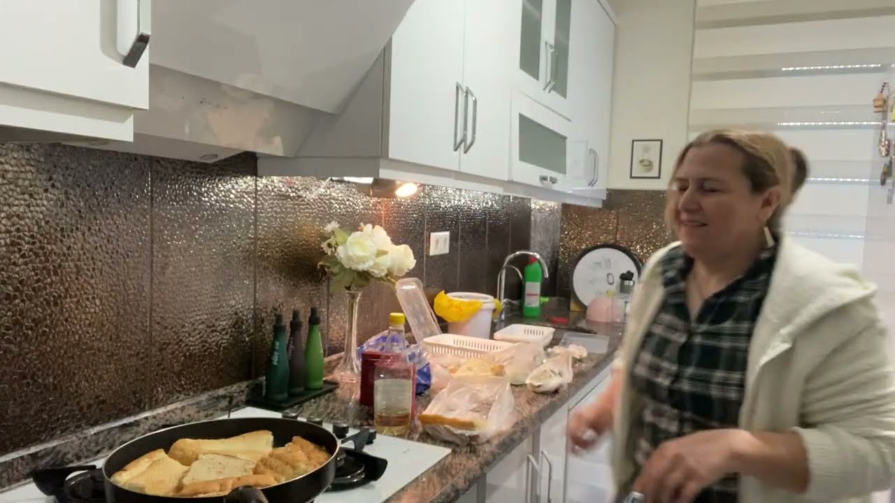 “Eşim ilk defa kahvaltı yapmadan gitti/Yıllardan beri bir gün kahvaltısız gitmedi/Vay be”