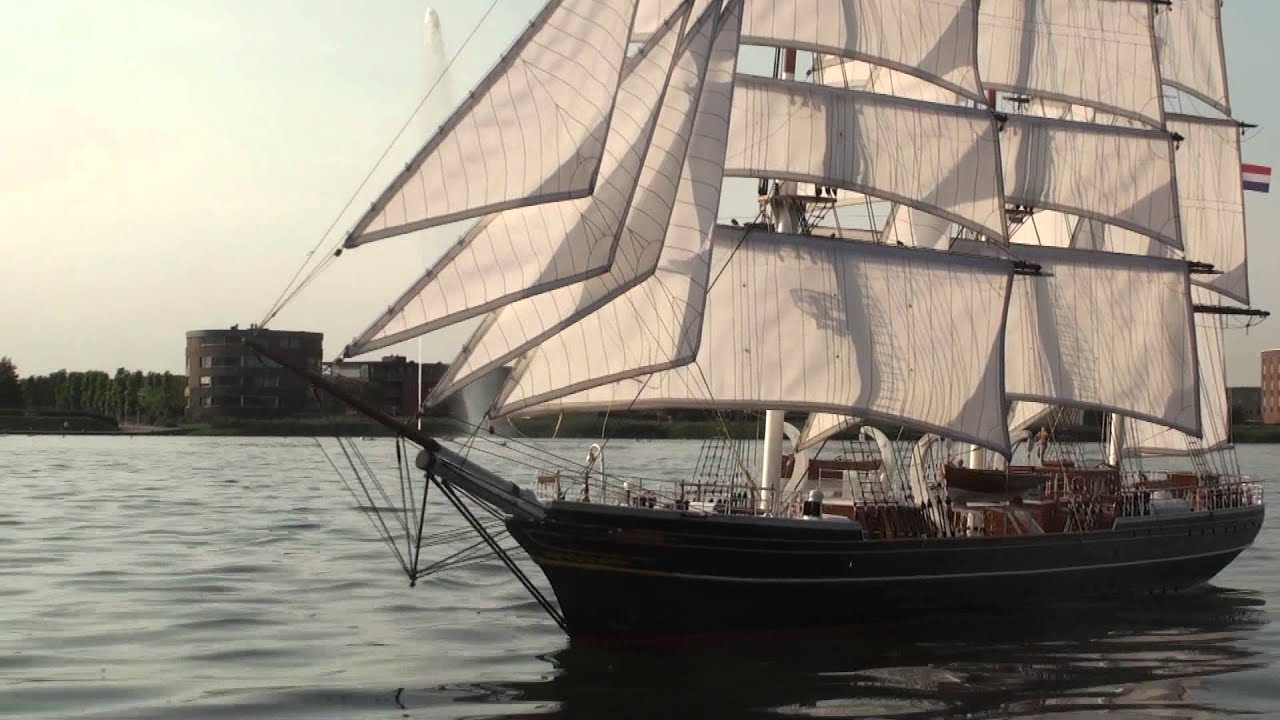 Varen met de RC clipper Stad Amsterdam