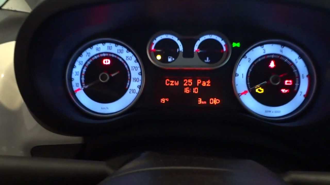 Fiat 500L  2013 - inside
