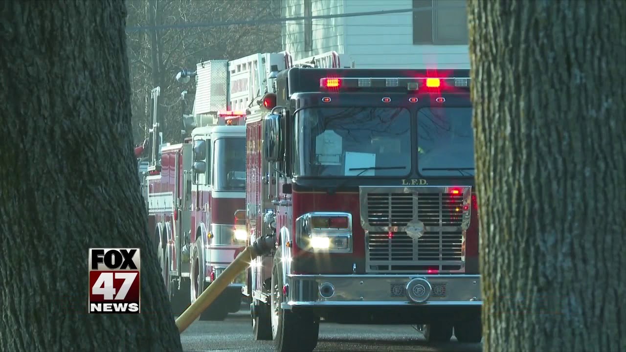 Crews respond to Lansing house fire