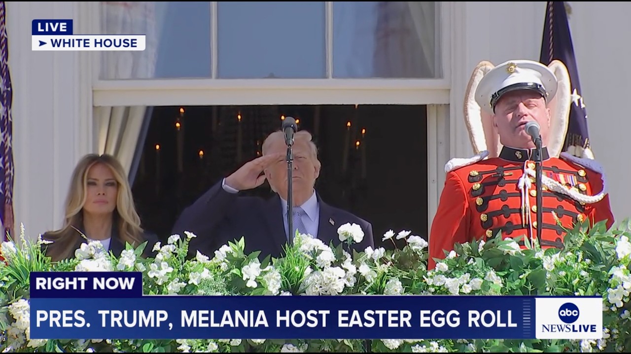 Президент Трамп и первая леди Мелания провели пасхальное катание яиц на лужайке Белого дома: прям...