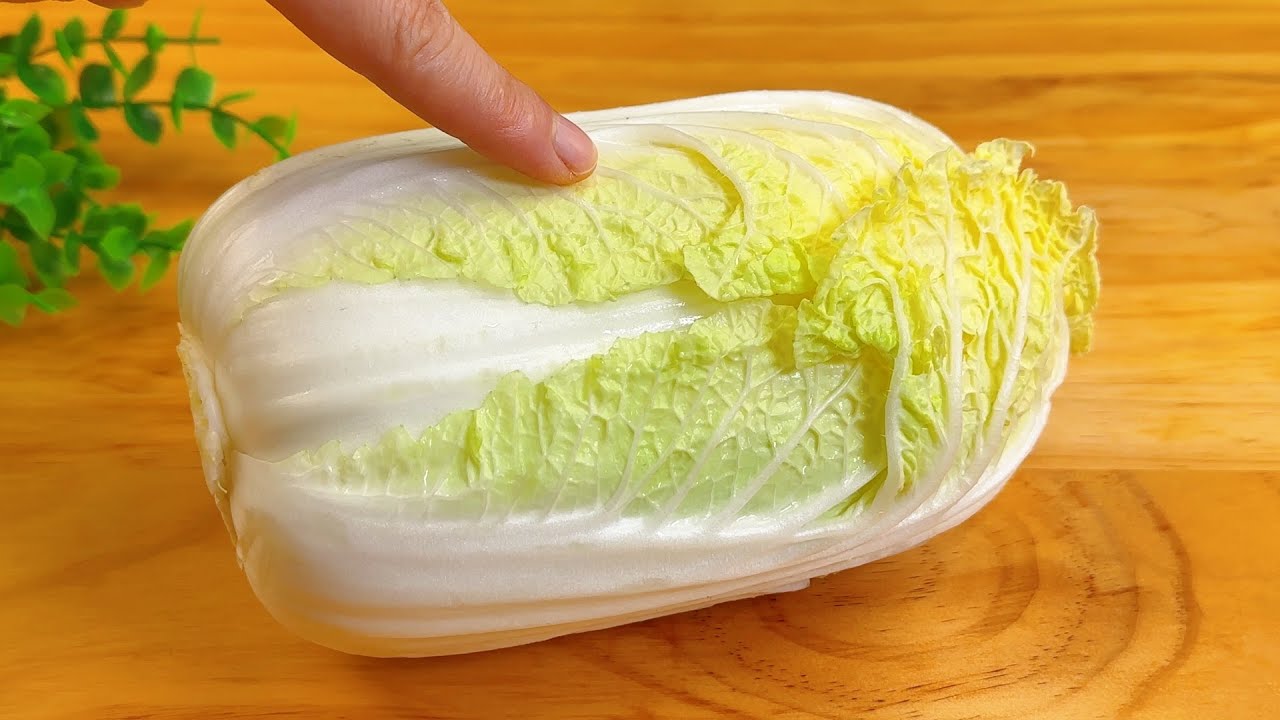 Этот рецепт капусты очень вкусный.Ее не нужно жарить или тушить.Она острая и аппетитная.Она более по