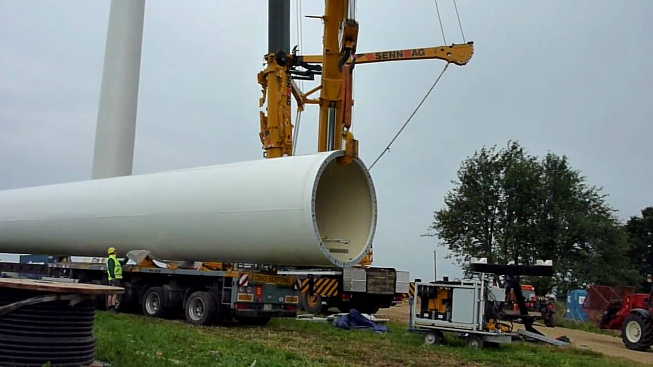Montage d'une éolienne Juvent à Mont-Crosin partie 1/2