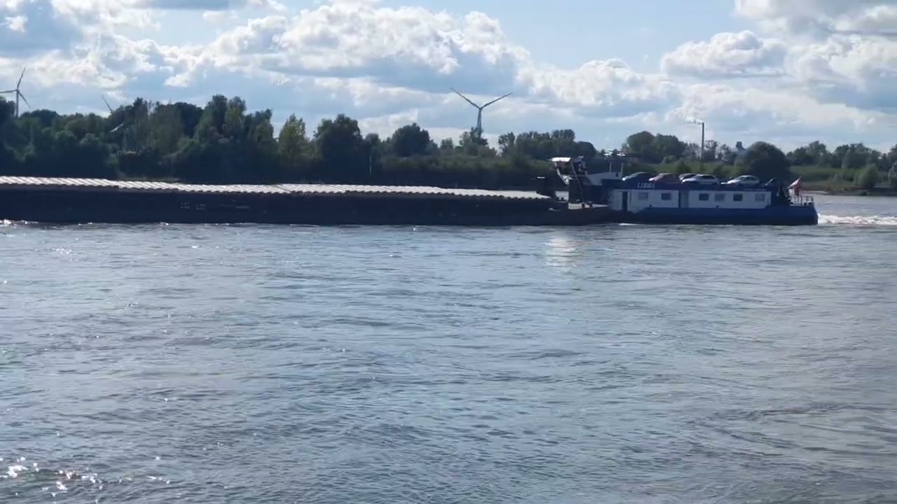 Schubschiff LIBAR auf dem Rhein flussaufwärts