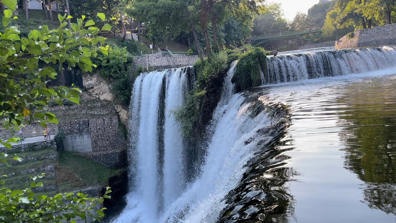 بحيرة وشلال بليفيا والطواحين المائية بمدينة يايتشي او يايسي Jajce (البوسنه )