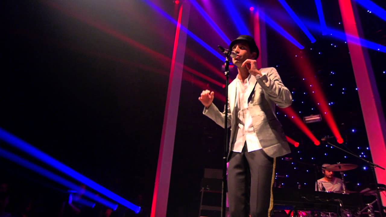 Mika - Blame It On The Girls (live bij Q)