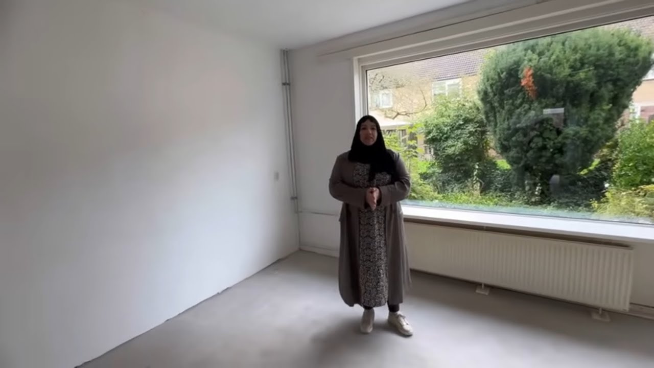 منزل عائلي منفصل مع حديقة،المنزل الثالث في سلسلة مكونة من 10 منازل،نريد من المشاهدين أن يختاروا معنا